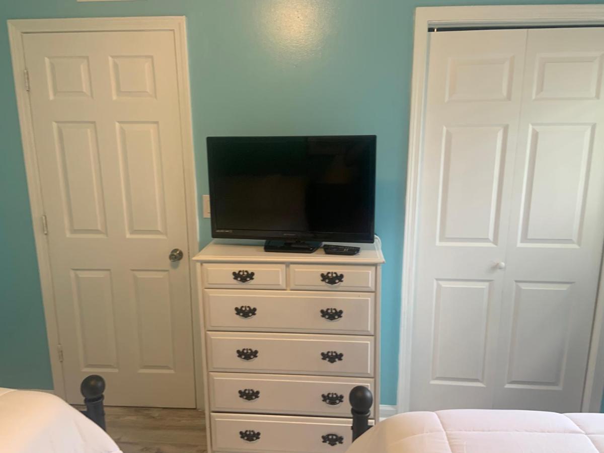 Cheerful Two Bedroom House 1.5 Miles From Beach. Myrtle Beach Luaran gambar